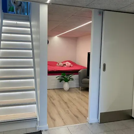 Hyggeligt Vaerelse, Egen Indgang & Gode Faciliteter *