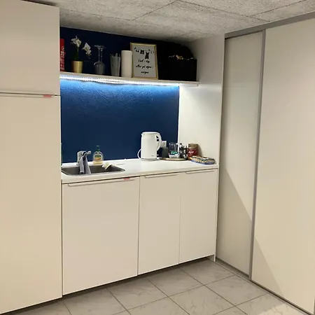 Hyggeligt Vaerelse, Egen Indgang & Gode Faciliteter *