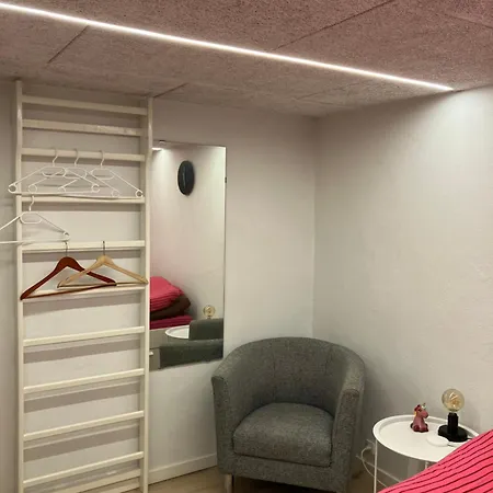 Hyggeligt Vaerelse, Egen Indgang & Gode Faciliteter
